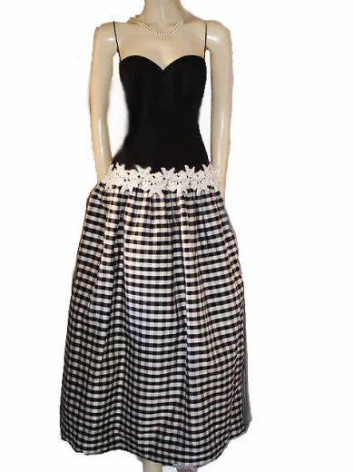*VINTAGE ROBERT-DAVID MORTON SAKS FIFTH BLACK & WHITE SWEETHEART NECKLINE RAW SILK PLAID RHINESTONE & PEARL APPLIQUE EVENING GOWN